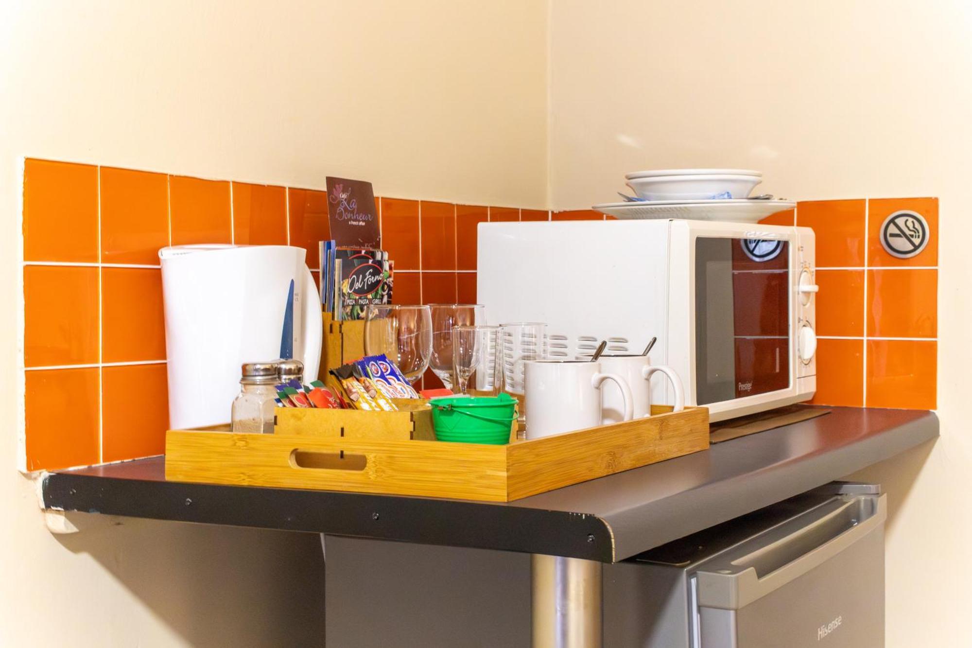 Pumleni Guesthouse Hartbeespoort Dış mekan fotoğraf